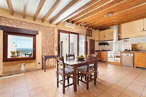 Villa in Buger With Pool & Mountain Views