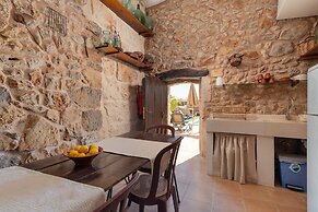 Villa in Buger With Pool & Mountain Views
