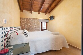 Villa in Buger With Pool & Mountain Views