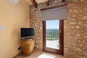 Villa in Buger With Pool & Mountain Views