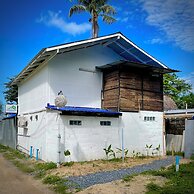 Ozone Beach House & Rooms