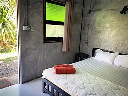 Ozone Beach House & Rooms