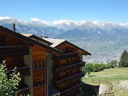 Charming Apartment With Valley View