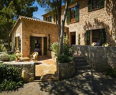 Elegant Villa With Communal Space