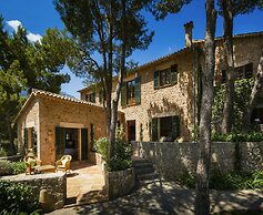 Elegant Villa With Communal Space