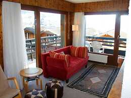 Ethereal Apartment With Mountain View
