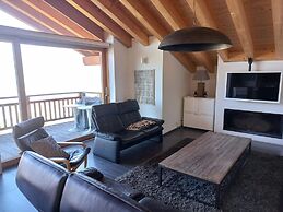 Hilltop Apartment With Valley Views