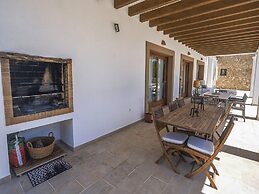 Spacious Villa With Games Area