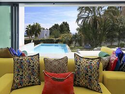 Holiday Home With Manicured Gardens