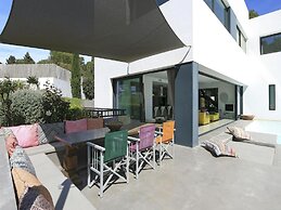Holiday Home With Manicured Gardens