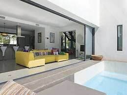 Holiday Home With Manicured Gardens