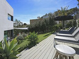 Holiday Home With Manicured Gardens