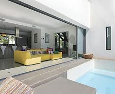 Holiday Home With Manicured Gardens