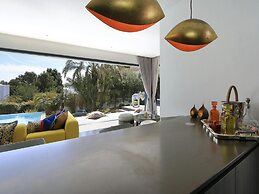Holiday Home With Manicured Gardens