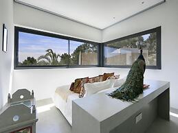 Holiday Home With Manicured Gardens