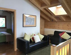 Authentic Apartment With Mountain View