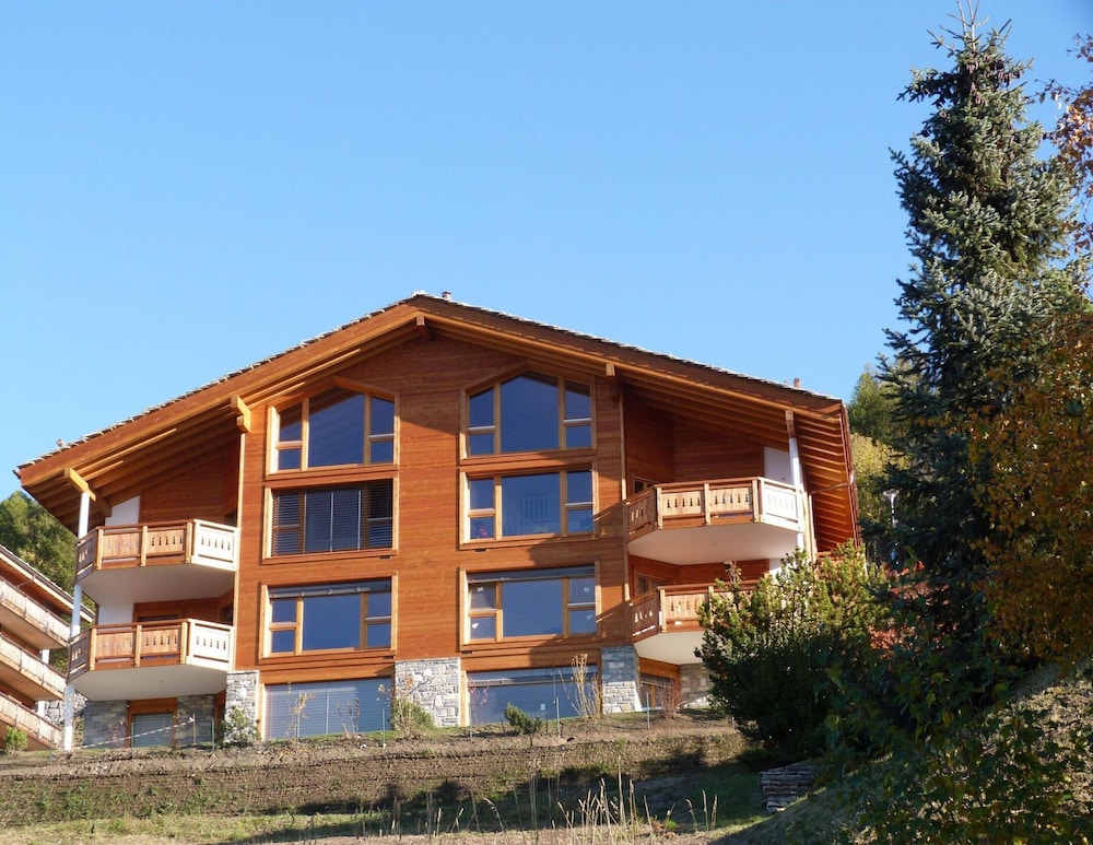 Authentic Apartment With Mountain View