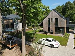 Spacious Villa With Good Ambience