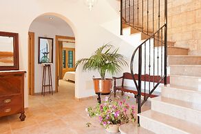 Villa in Sa Pobla With Private Pool & Beaches