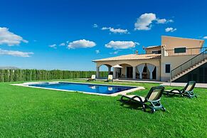 Villa in Sa Pobla With Private Pool & Beaches