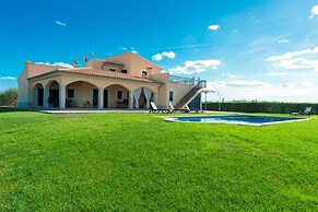 Villa in Sa Pobla With Private Pool & Beaches