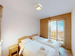 Apartment With Swimming Pool Access