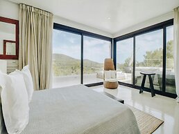 Holiday Home With Stunning Infinity Pool