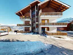 Stunning Apartment With Valley and Mountains