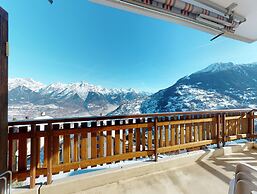 Stunning Apartment With Valley and Mountains