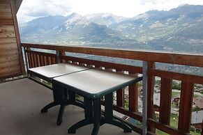 Hilltop Apartment With Views