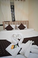 Om Palace Inn