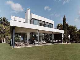 Modern Villa With Minimalistic Decor