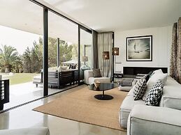 Modern Villa With Minimalistic Decor