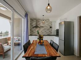 Scenic Sea View Apartment Trogir