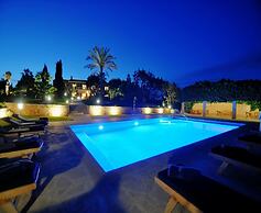 Exquisite Villa With Views