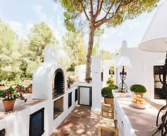 Country-view Villa With Pool