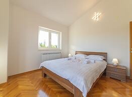 Idyllic Getaway Lovrec Villa With Pool