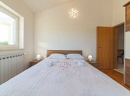Idyllic Getaway Lovrec Villa With Pool