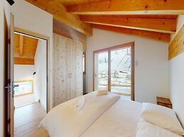 Cozy Chalet Amidst Valley With Balcony
