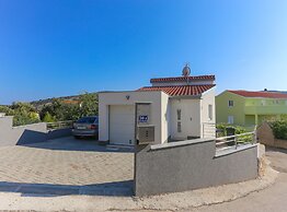 Elegant Oasis Vinisce Villa With Pool