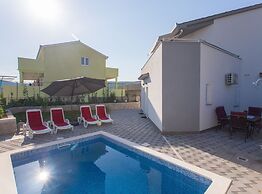 Elegant Oasis Vinisce Villa With Pool