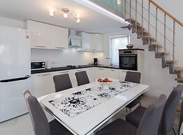 Elegant Oasis Vinisce Villa With Pool