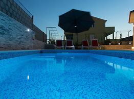 Elegant Oasis Vinisce Villa With Pool