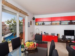Elegant Hideaway Apartment With Pool
