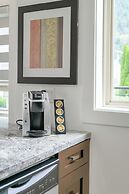 Stylish Urban Retreat  2BR Condo