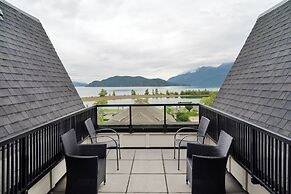 Stylish Urban Retreat  2BR Condo
