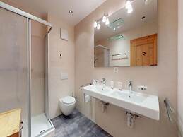 Apartment With Sauna Access