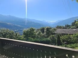 Chalet With Garden and Mountain View