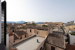 Alloro House With Terrace by Wonderful Italy