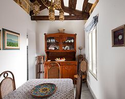 Alloro House With Terrace by Wonderful Italy